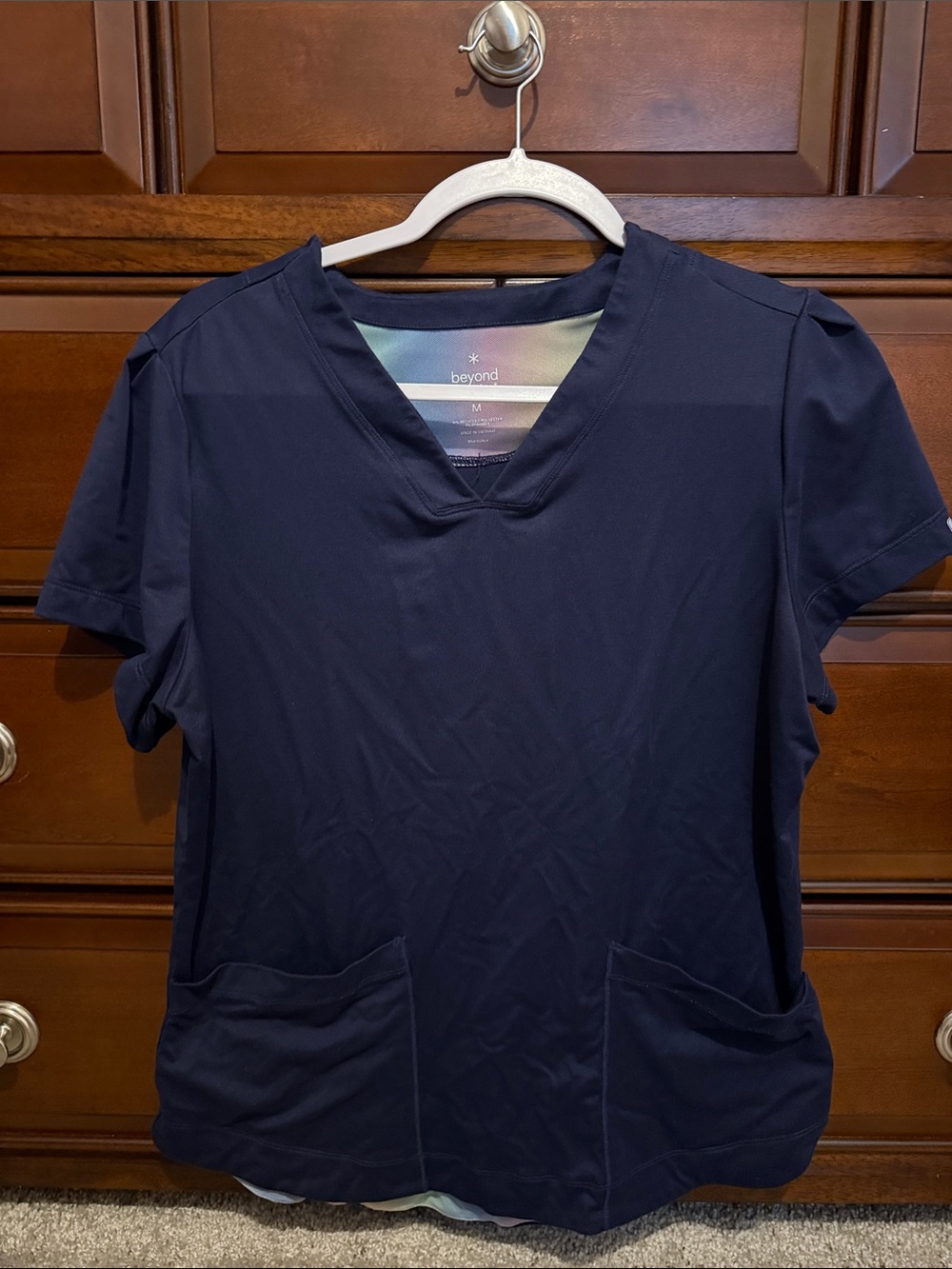 Beyond scrubs Navy V-Neck Women’s Top with Front Pockets medium